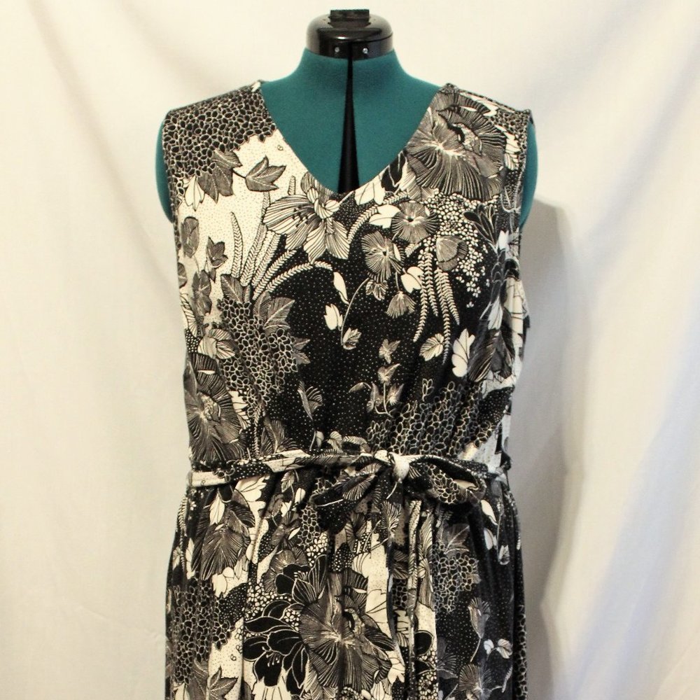 Sleeveless, v-neck maxi dress